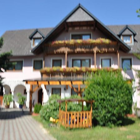 Hotel Arkadenhof Лойперсдорф-бай-Фюрстенфельд Экстерьер фото