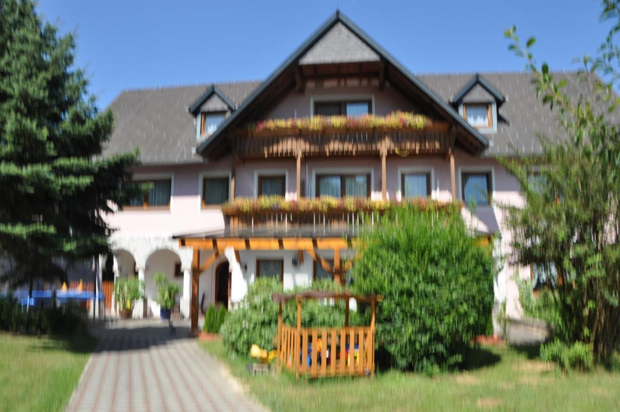 Hotel Arkadenhof Лойперсдорф-бай-Фюрстенфельд Экстерьер фото
